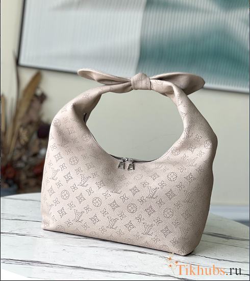 Louis Vuitton LV Why Knot MM Galet Beige 36 x 43 x 15 cm - 1