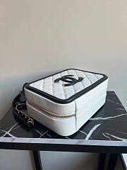 Chanel Vanity Case White Black Bag 21x15x8.5cm - 6