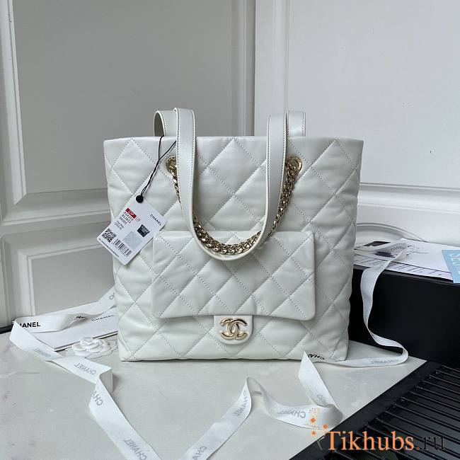 Chanel Shopping Bag Shiny Lambskin White 33x31x10cm - 1