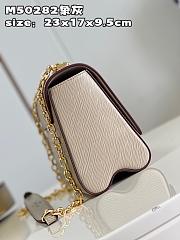 Louis Vuitton LV Twist MM Beige 23 x 17 x 9.5 cm - 2