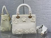 Dior Medium Lady D-Lite Bag White D-Lace 3D Macramé 24 x 20 x 11 cm - 3