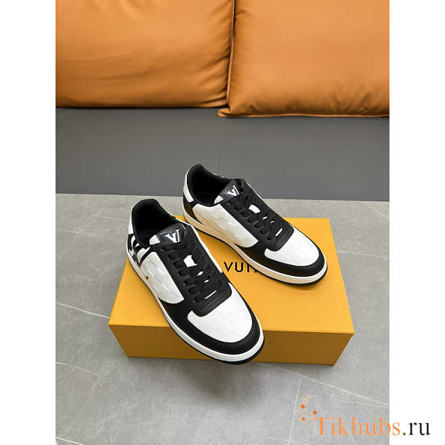 Louis Vuitton LV Rivoli Sneakers Calfskin White And Black - 1