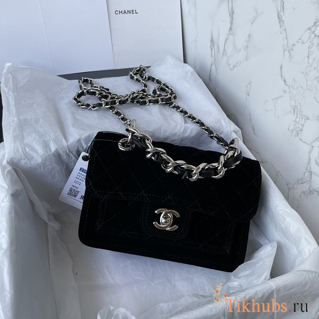 Chanel Flap Bag Messenger Suede Black 19cm - 1