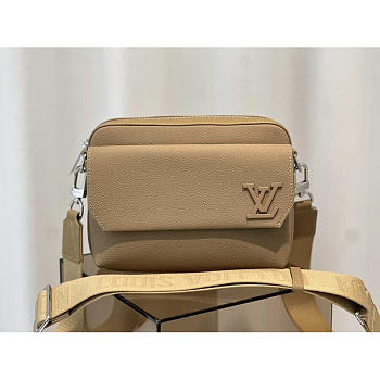 Louis Vuitton LV Fastline Messenger Beige 23.5 x 18 x 7 cm