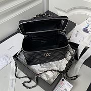 Chanel Vanity Case 23K Black Lambskin 17x9.5x8cm - 4