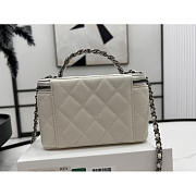 Chanel Vanity Case White Silver Lambskin 17x9.5x8cm - 5