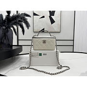 Chanel Vanity Case White Silver Lambskin 17x9.5x8cm - 3