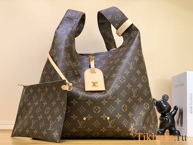 Louis Vuitton LV Atlantis GM Monogram 34 x 34 x 13.5 cm - 1