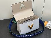 Louis Vuitton LV Twist MM White Calfskin 23 x 17 x 9.5 cm - 6