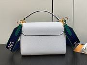 Louis Vuitton LV Twist MM White Calfskin 23 x 17 x 9.5 cm - 3