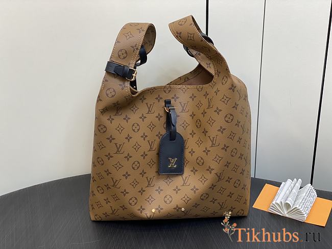 Louis Vuitton LV Atlantis GM Monogram Brown 34 x 34 x 13.5 cm - 1