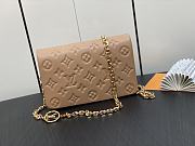 Louis Vuitton LV Pochette Coussin Camel H27 20 x 14 x 8 cm - 1