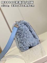 Louis Vuitton LV Twist MM Blue Silver 23 x 17 x 9.5 cm - 2