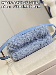 Louis Vuitton LV Twist MM Blue Silver 23 x 17 x 9.5 cm - 5