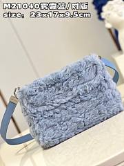 Louis Vuitton LV Twist MM Blue Silver 23 x 17 x 9.5 cm - 3