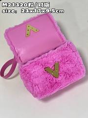 Louis Vuitton LV Twist MM Pink Gold 23 x 17 x 9.5 cm - 3