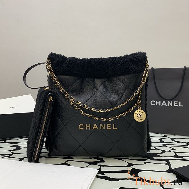 Chanel Handbag 22 Black Shearling 35x37x7cm - 1