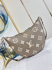 Louis Vuitton LV Loop Bag Hobo Gray Cream 38 x 26 x 10 cm - 5