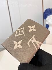 Louis Vuitton LV Wallet Victorine Grey 12 x 9.5 x 1.5 cm - 4