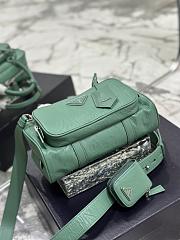 Prada Multi-pocket Leather Tote Bag Green 24.5x14x8cm - 2