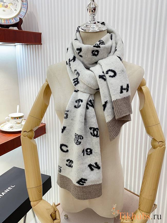 Louis Vuitton LV White Scarf 180x30cm - 1