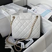 Chanel Handbag White Lambskin Gold 20x17.5x5cm - 5