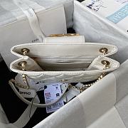 Chanel Handbag White Lambskin Gold 20x17.5x5cm - 4