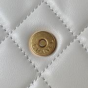 Chanel Handbag White Lambskin Gold 20x17.5x5cm - 3