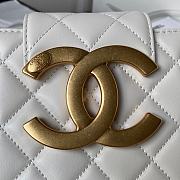 Chanel Handbag White Lambskin Gold 20x17.5x5cm - 2