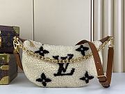 Louis Vuitton LV LV Ski Over The Moon Cream/Brown Shearling 27.5 x 16 x 7 cm - 1