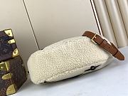 Louis Vuitton LV LV Ski Over The Moon Cream/Brown Shearling 27.5 x 16 x 7 cm - 5