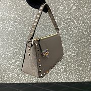 Valentino Garavani Grained Leather Grey Rockstud Bag 19x13x7cm - 3