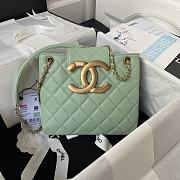 Chanel Handbag Green Lambskin Gold 20x17.5x5cm - 1