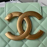 Chanel Handbag Green Lambskin Gold 20x17.5x5cm - 2