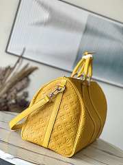 Louis Vuitton LV Keepall Bandoulière 50 Yellow Taurillon 50 x 29 x 23 cm - 4