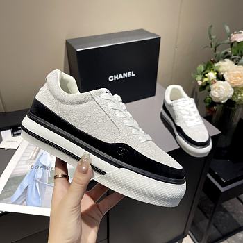 Chanel White Sneaker 02