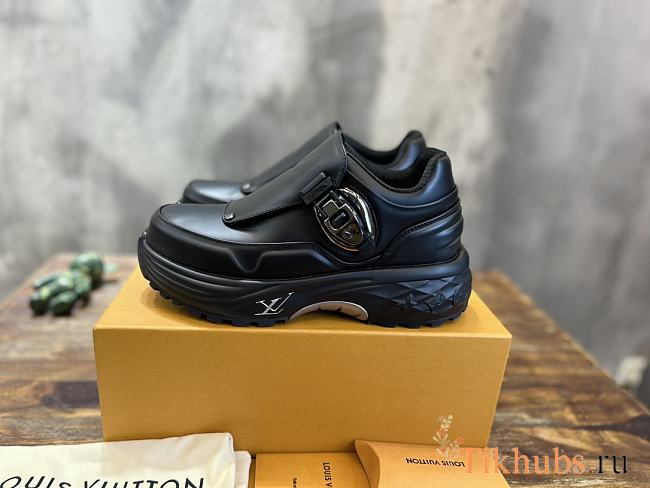 Louis Vuitton LV Discovery Black Sneaker - 1