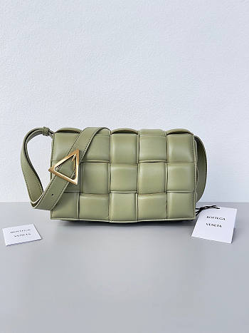 Bottega Veneta Cassette Padded Green 26x18x8cm