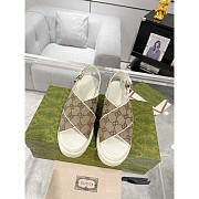 Gucci GG Supreme Lug Sole Sandals Beige And White - 4