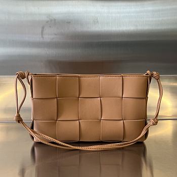 Bottega Veneta Cassette Intreccio Tan Leather Pouch New 22.5x13.5x4.5cm