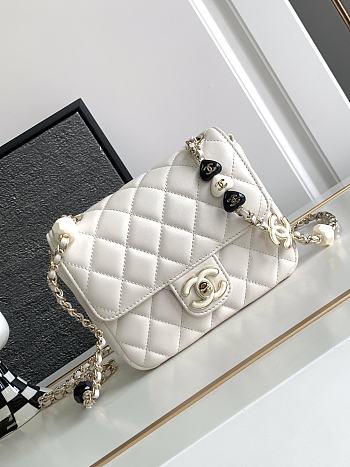 Chanel Flap Bag White 12.5x16x4.5cm