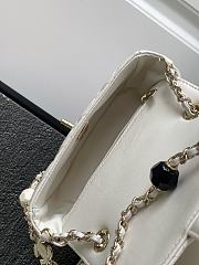 Chanel Flap Bag White 12.5x16x4.5cm - 5