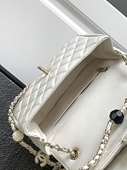 Chanel Flap Bag White 19cm - 6