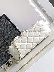 Chanel Flap Bag White 19cm - 5