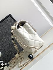 Chanel Flap Bag White 19cm - 4