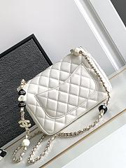 Chanel Flap Bag White 19cm - 2