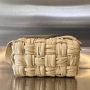 Bottega Veneta Brick Cassette Shoulder Bag Beige 28x14x10cm - 4