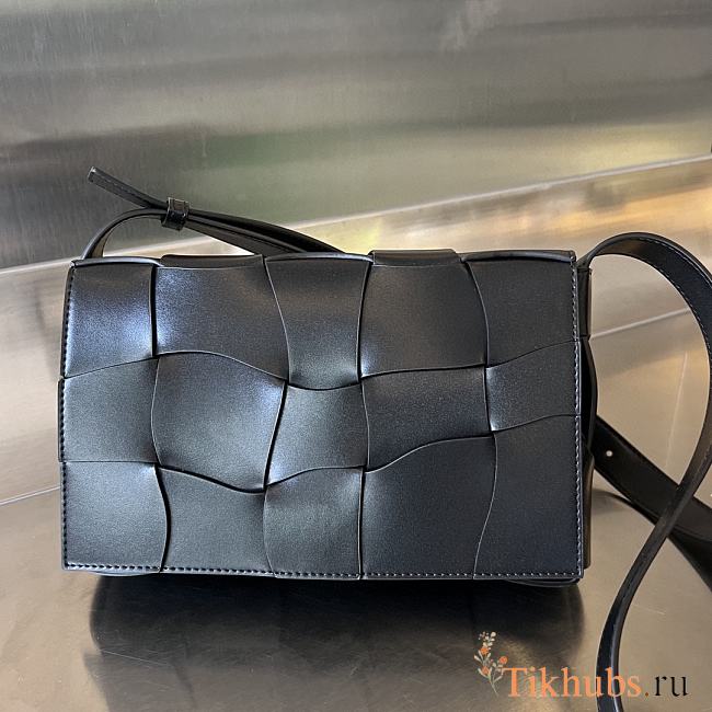 Bottega Veneta Cassette Black 23x15x5cm - 1