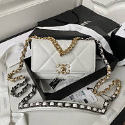 Chanel 19 Woc Wallet On Chain White Gold 19cm - 1