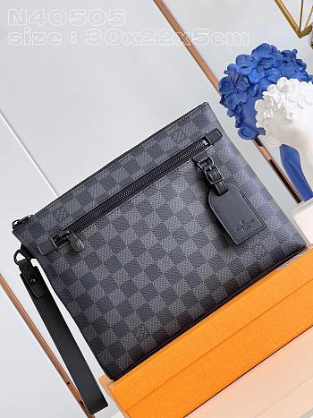 Louis Vuitton LV Takeoff Pouch Damier Graphite 30 x 22 x 5 cm